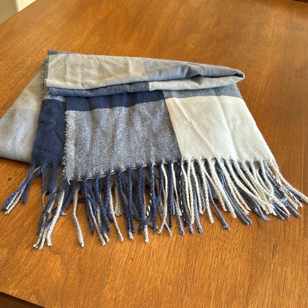 Soft, soft, soft - this blanket scarf will keep you warm and stylish